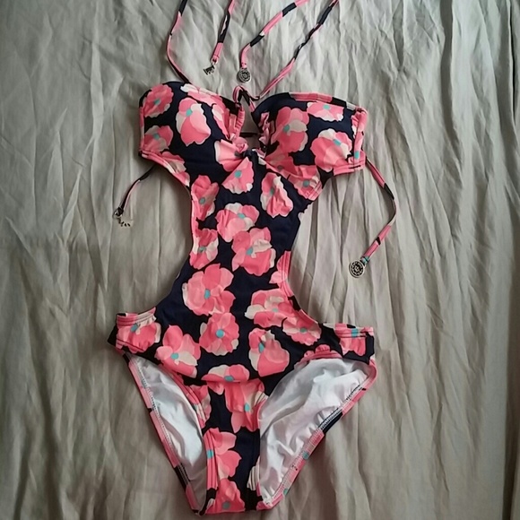 Juicy Couture Monokini. - Picture 1 of 7